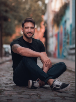 <em>Jhon David H.</em>